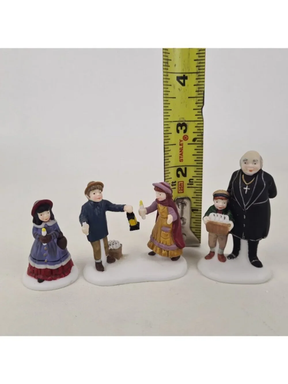 Department 56 A Peaceful Glow On Christmas 5830-0 Heritage Village Accessory